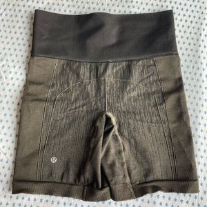 Lulu bike shorts